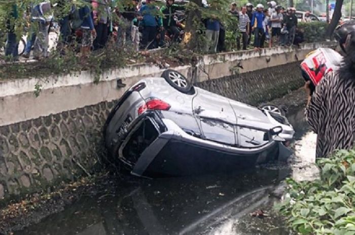 Kondisi Honda Mobilio yang nyebur ke kali