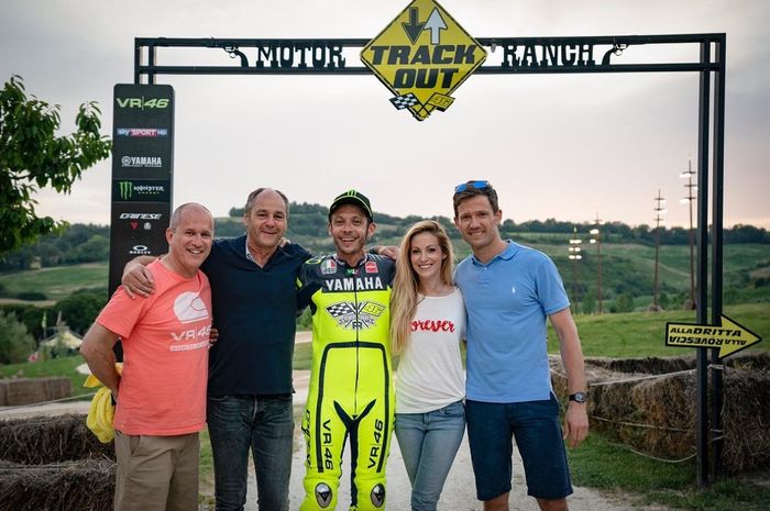 Valentino Rossi dikunjungi Gerhard Berger dan Sebatien Ogier di Motor Ranch 