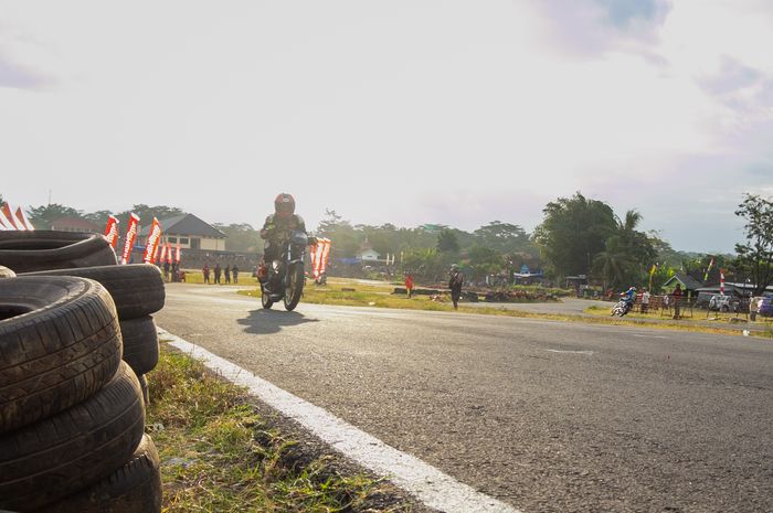 Kualifikasi King Battle 2 Stroke hari pertama di Sirkuit Boyolali, Jawa Tengah