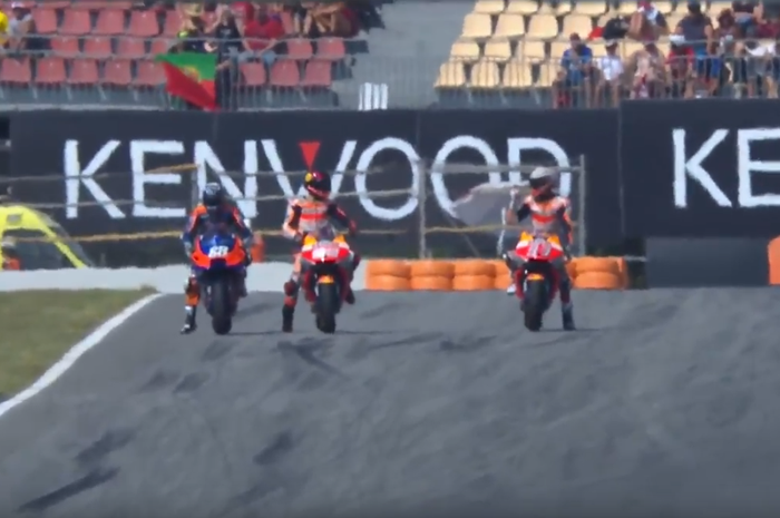 Adu argumen Jorge Lorenzo dan Marc Marquez saat practice start usai FP3 MotoGP Catalunya 2019