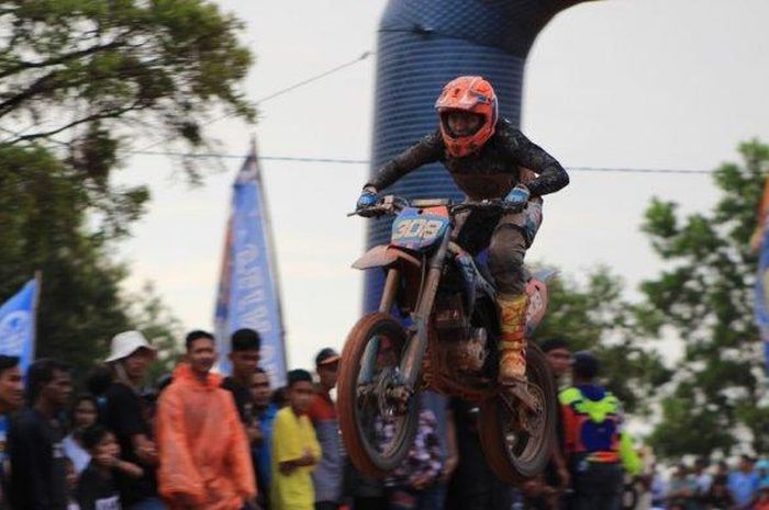 Croser yang sedang berlaga