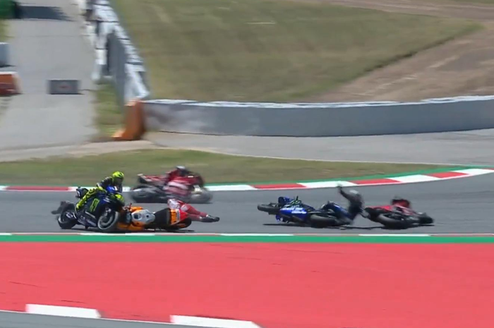 Crash Jorge Lorenzo, Andrea Dovizioso, Maverick Vinales, dan Valentino Rossi di MotoGP Catalunya 2019