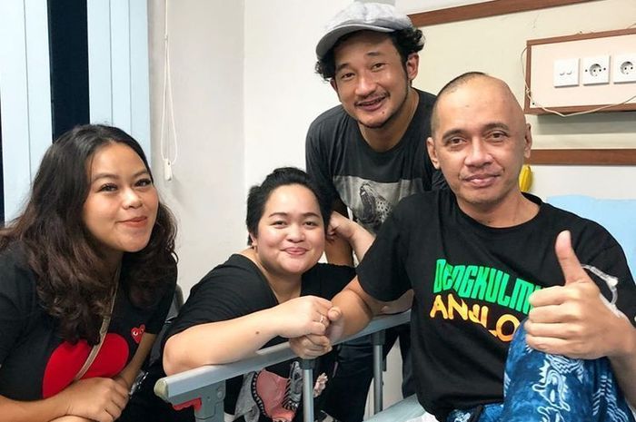 Foto bersama para artis dengan agung hercules di akun Instagram Isa Bajaj