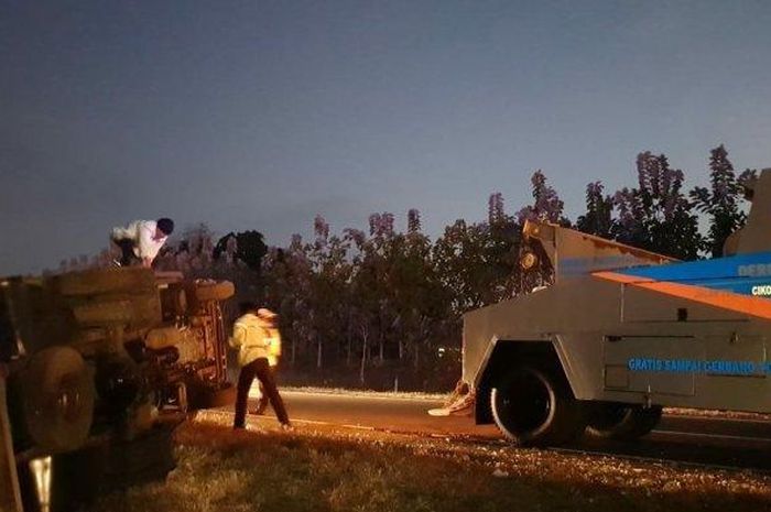 Kecelakaan di Tol Cipali menyebabkan 12 korban meninggal