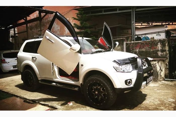 modifikasi Mitsubishi Pajero Sport pintu gunting