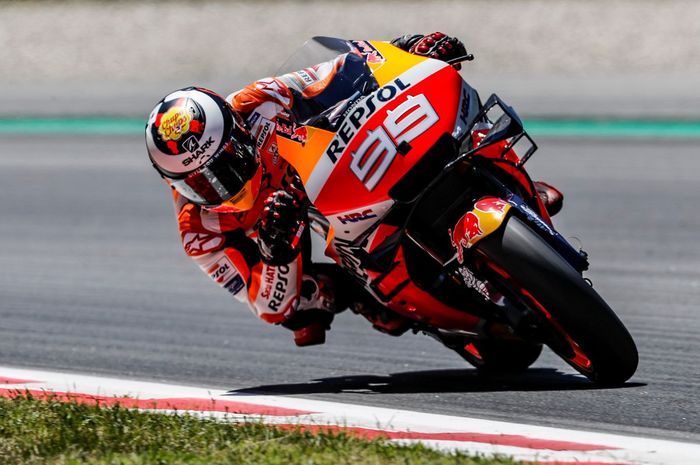 Pembalap Repsol Honda, Jorge Lorenzo mengalami crash saat mejalani tes MotoGP Catalunya, Lorenzo sempat takut bahwa tulangnya ada yang patah