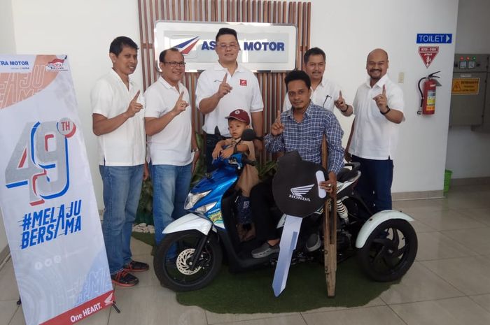 Astra Motor Jateng berikan Honda BeAT yang sudah dimodifikasi menjadi trike untuk penyandang disabilitas