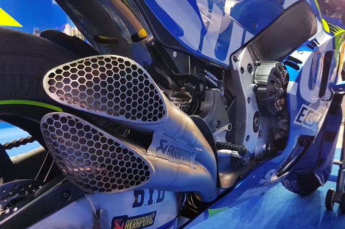 Penampang knalpot motor MotoGP Suzuki GSX-RR terdiri dari dua leher panjang