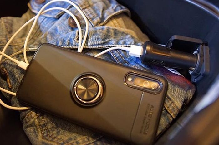 Simpan handphone dibagasi motor bisa memicu motor terbakar