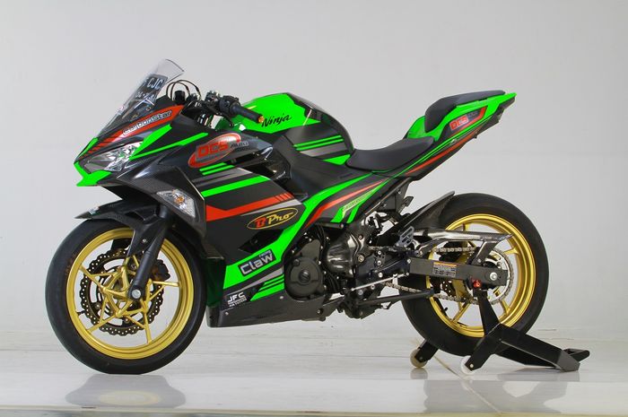 Modifikasi Kawasaki New Ninja 250 FI full carbon