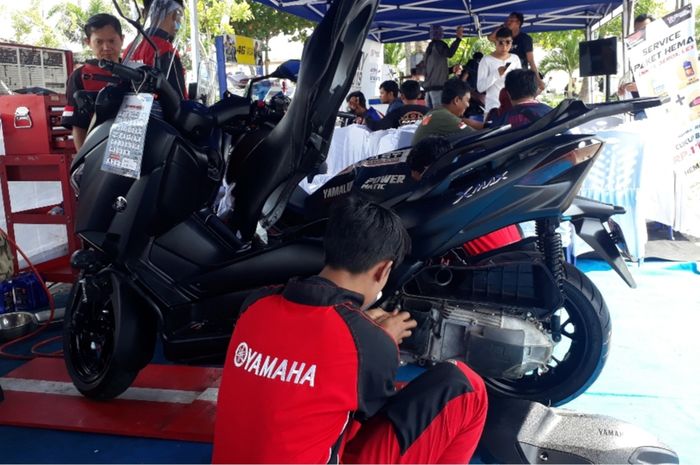 Kegiatan servis gratis dari Maxi Yamaha Day di Palembang