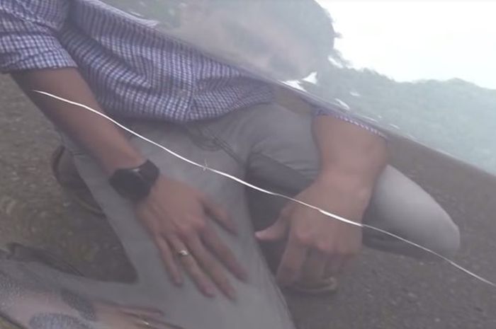 Ilustrasi baret pada mobil