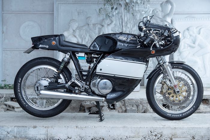 Yamaha SR400 cafe racer bergaya klasik tapi berteknologi modern