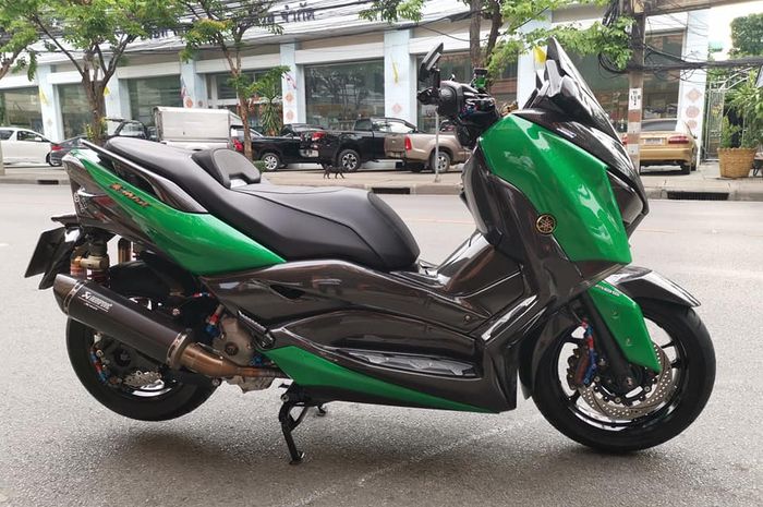 Modifikasi Yamaha XMAX berbaju full carbon