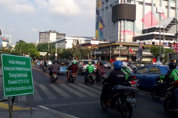 Polda Metro Jaya pasang 10 kamera tilang elektronik baru di 10 titik.