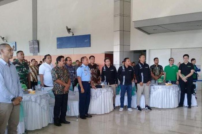 Acara peresmian GrabCar Airport di Bandara Internasional Sultan Hasanuddin  yang dihadiri oleh President of Grab Indonesia, Ridzki Kramadibrata, dan General Manager PT Angkasa Pura 1 (Persero), Wahyudi.
