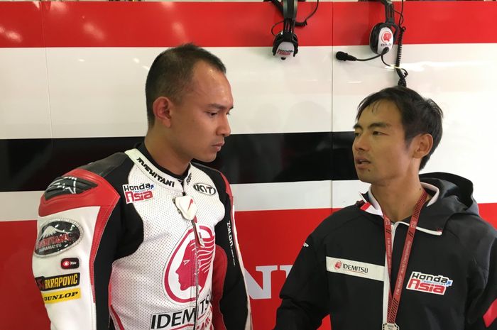Dimas Ekky Pratama bersama Hiroshi Aoyama Tim Manajer Honda Team Asia di Moto2 Jerman