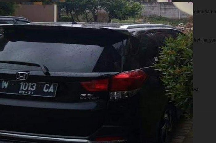 Honda Mobilio bernopol W 1013 CA hilang di Gresik