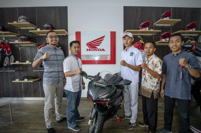 Honda Dukung Geraidy mengikuti LKS SMK Bidang Motorcycle Repair Tingkat Nasional