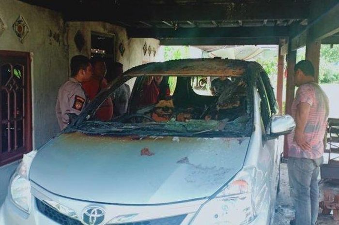 toyota avanza terbakar