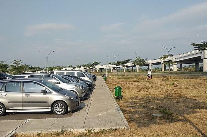 Lahan parkir di Bandara Internasional Jawa Barat Kertajati