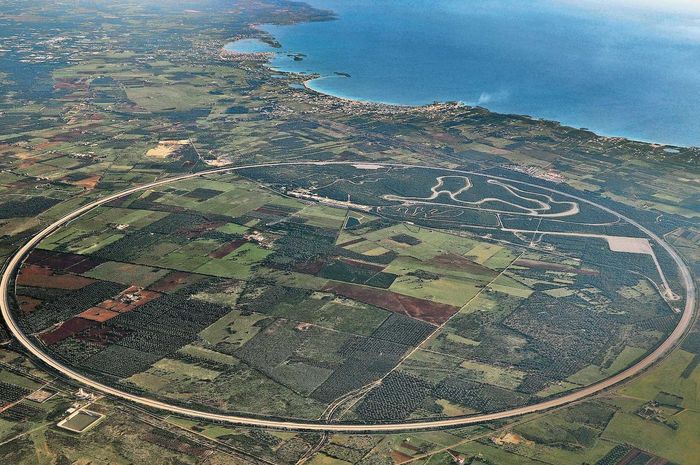 Nardo Ring atau Nardo Techical Center yang memiliki bentuk melingkar.