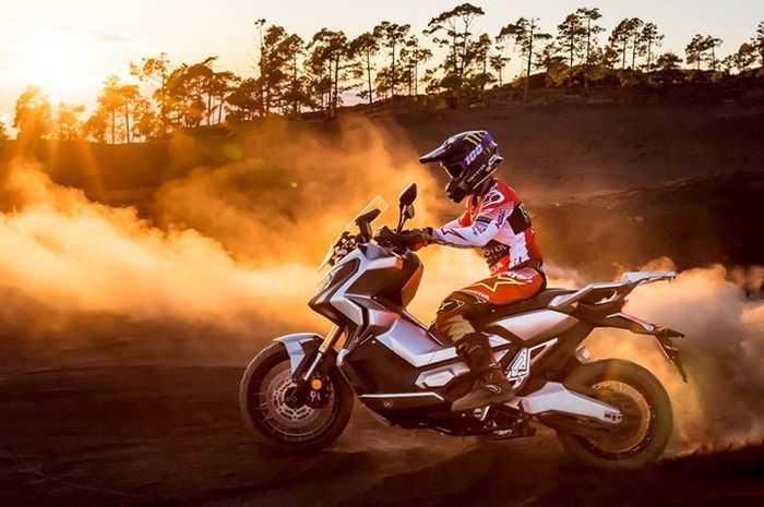 Honda X-ADV merupakan skuter gagah bergenre adventure