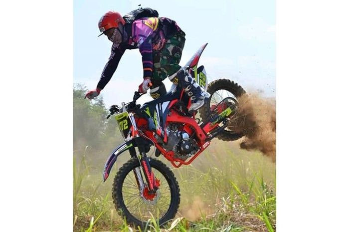 Jadi pembelajaran safety riding unggahan Wiwin Winengsih Permana di FB Grup Jual beli motor trail se-Bandung Selatan dan se-Jawa Barat