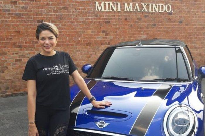 Nikita Mirzani belikan anak umur dua bulan Mini Cooper S Cabrio