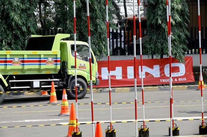 Skill Test National Hino Dutro Truk Safety Driving