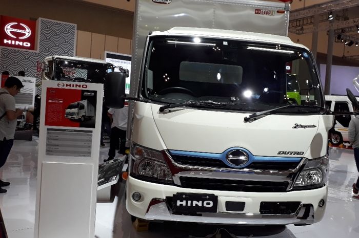 Ilustrasi truk Hino Dutro Hybrid