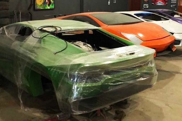 Pengerjaan bodi dari supercar KW asal Brazil