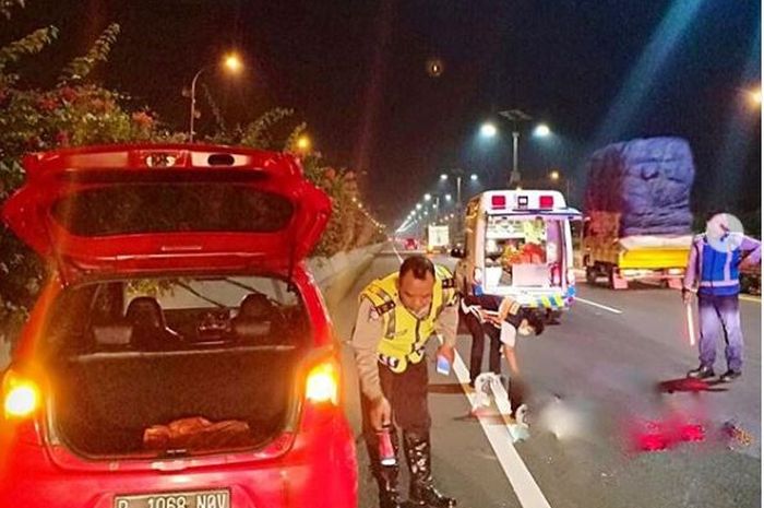 Pengemudi Daihatsu Ayla tewas disambar mobil misterius