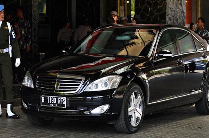 Mercedes-Benz S600 Pullman Guard