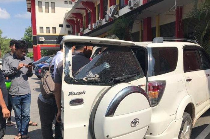 Toyota Rush ditembaki polisi di Batam