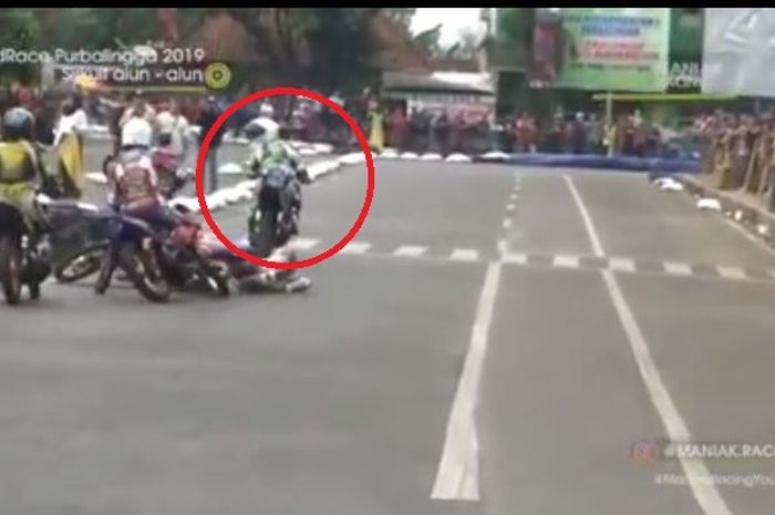 pembalap tak sportif di lingkaran merah di ajang roadrace Purbalingga 2019