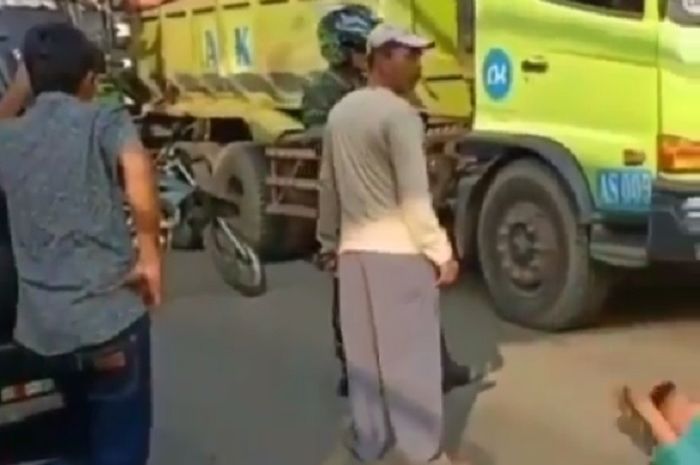 Sopir truk ugal-ugalan diberi hukuman Anggota TNI