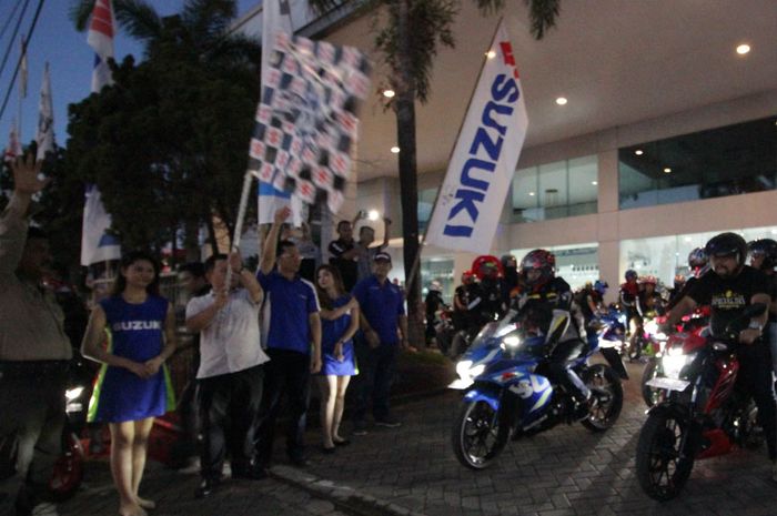 Pelepasan rombongan Suzuki Saturday Night Riding di Makassar