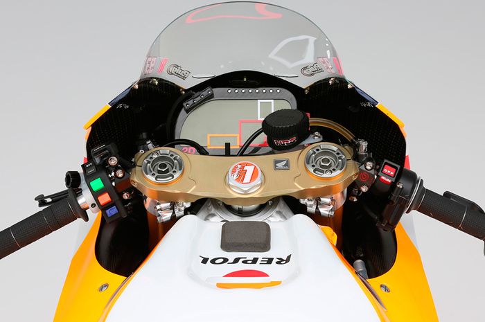 Bentuk kokpit alias dashboard motor MotoGP Honda RC213V milik Marc Marquez