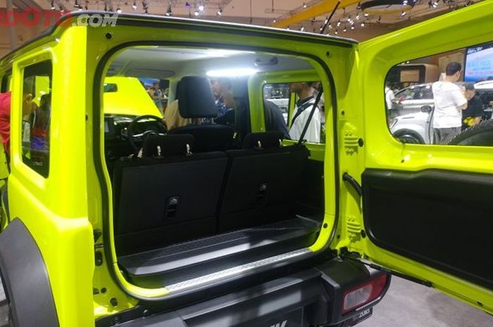 Ruang kabin belakang Suzuki Jimny