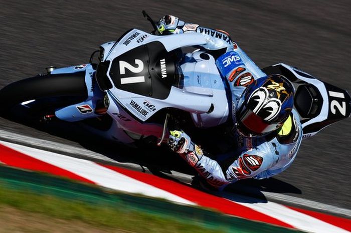 Aksi Katsuyuki Nakasuga di atas Yamaha YZF-R1 saat sesi kualifikasi Suzuka 8 Hours (26/7)