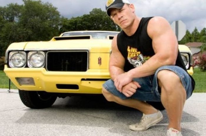 John Cena bersama mobil koleksinya Rallye 350