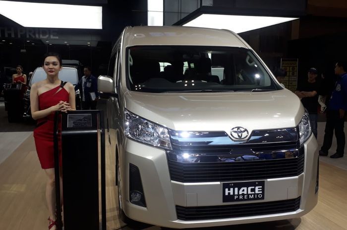 Toyota HiAce terbaru varian Premio