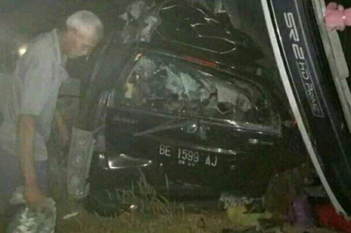 Kondisi Toyota Avanza yang terlibat kecelakaan dengan bus Sinar Jaya