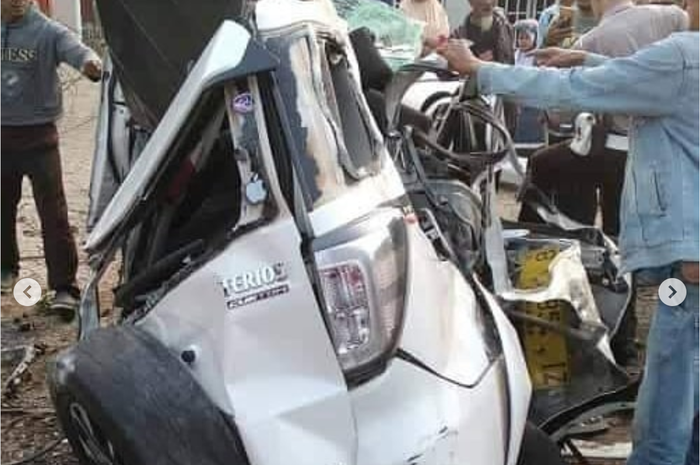 Kondisi Daihatsu Terios yang terlibat tabrakan beruntun di Lampung Utara