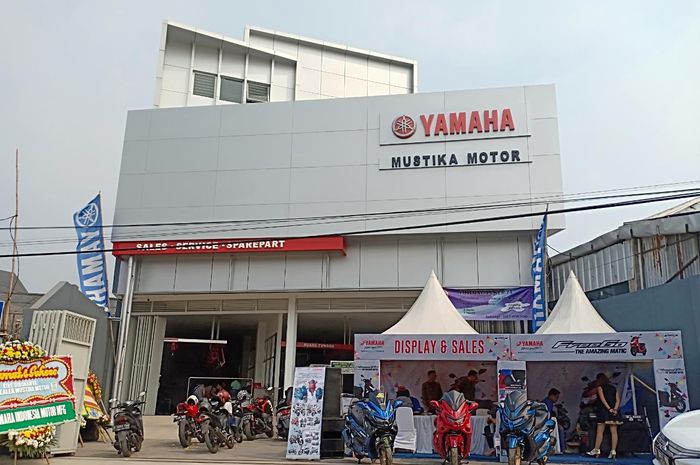 Dealer Yamaha Mustika Pondok Arena Grand Opening hari Minggu lalu (26/7)