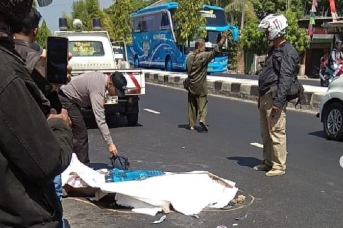 Pengendara Yamaha NMAX tutup usia usai menjadi korban tabrak lari di Jalan Raya Solo-Yogyakarta, Jateng pada Senin (29/7/2019).