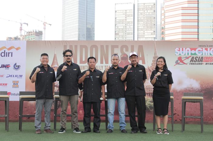 Skuat Indonesia Cross Country Rally Team yang akan berlaga di Thailand dan Myamar pertengahan Agustus nanti