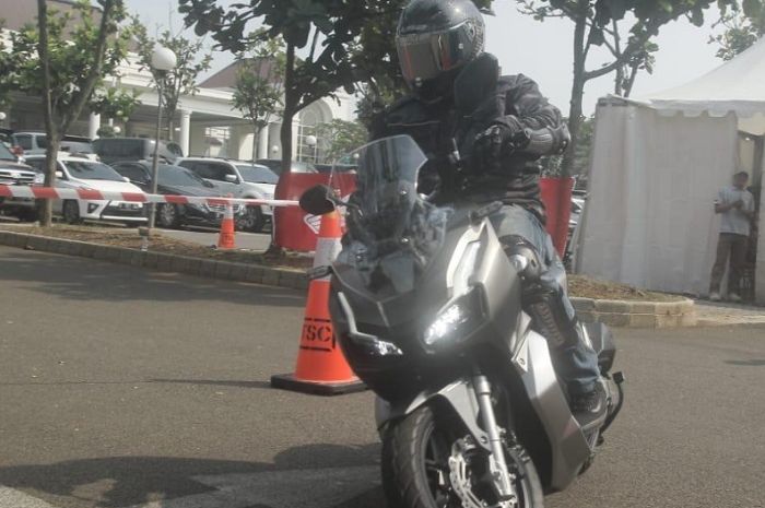 Test ride Honda ADV 150.