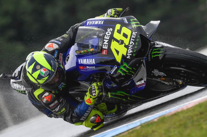 Valentino Rossi menggunakan ban basah di sesi kualifikasi MotoGP Ceko 2019